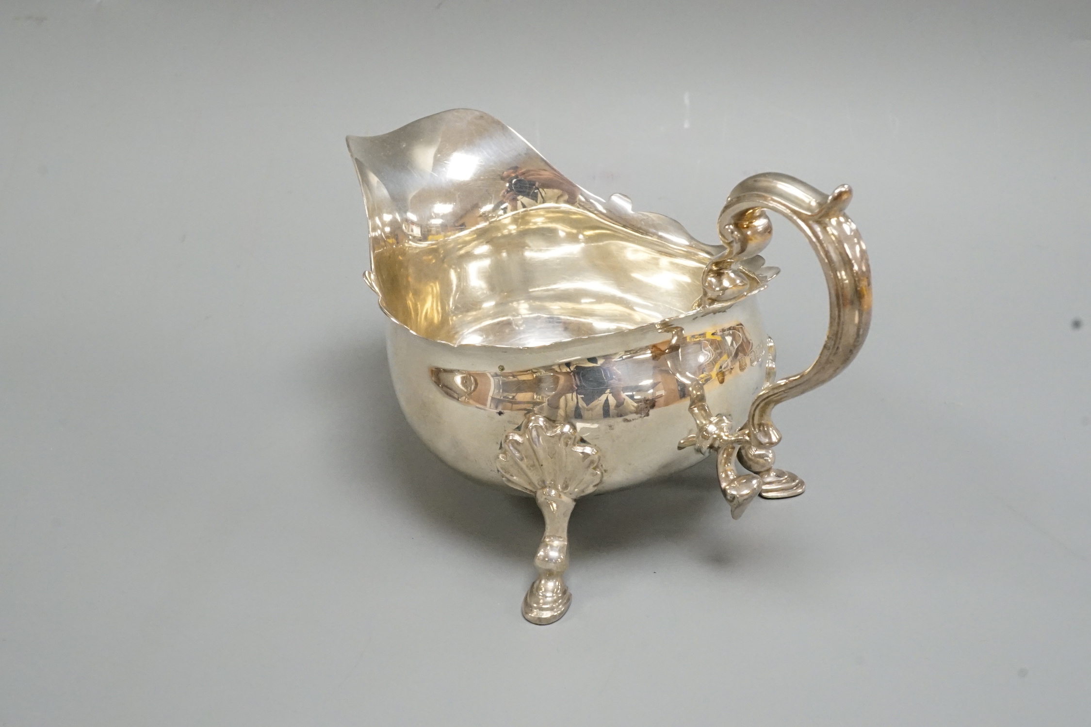 A George V silver sauceboat, by Thomas Bradbury & Sons Sheffield, 1920, 7.5oz.